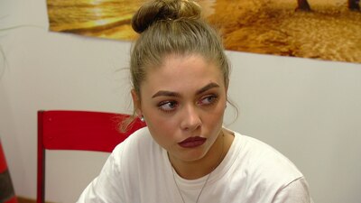 Nackt In Der Badewanne Marvin Uber Unangenehme Szenen Video Krass Schule Die Jungen Lehrer Rtlzwei